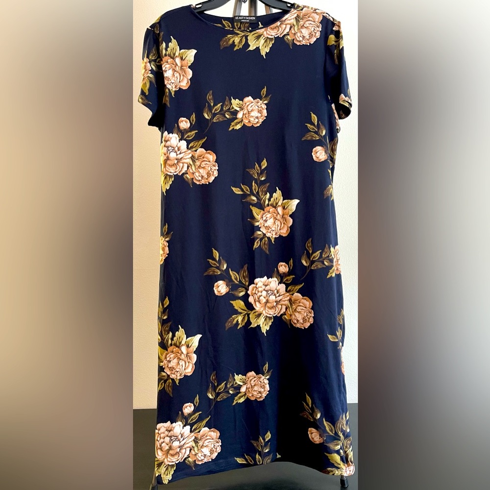 Floral women’s dress size 3XL.